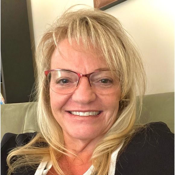 Meet your Posher, Tracy - Picture 1 of 1